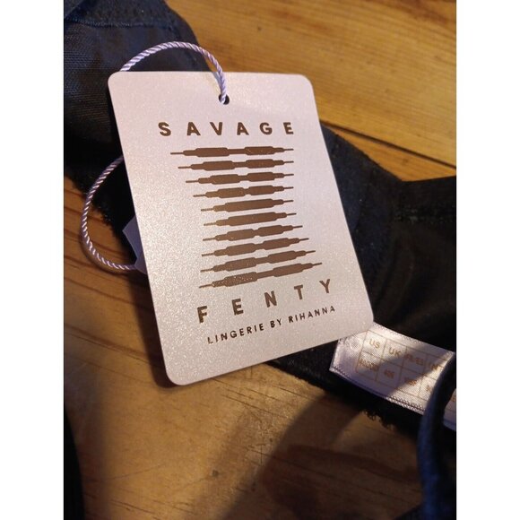 Savage X Fenty Womens 34B Curvy Flocked Logo Unlined Bra DG4 Black Caviar NWT - Picture 7 of 8